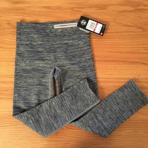 NEW Under Amour UA Crop Leggings Threadborne XS